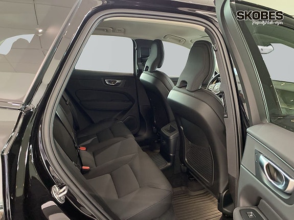 Volvo XC60 11 of 30