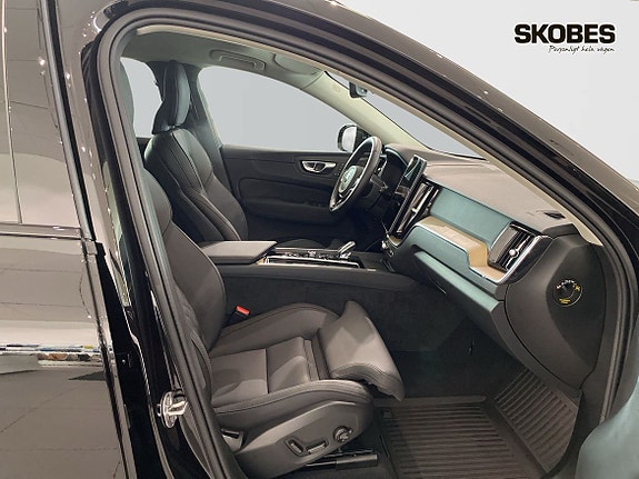 Volvo XC60 12 of 30