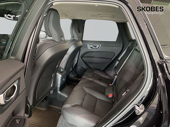 Volvo XC60 10 of 30
