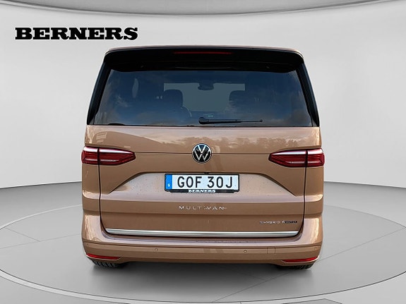 Volkswagen Multivan 4 of 17