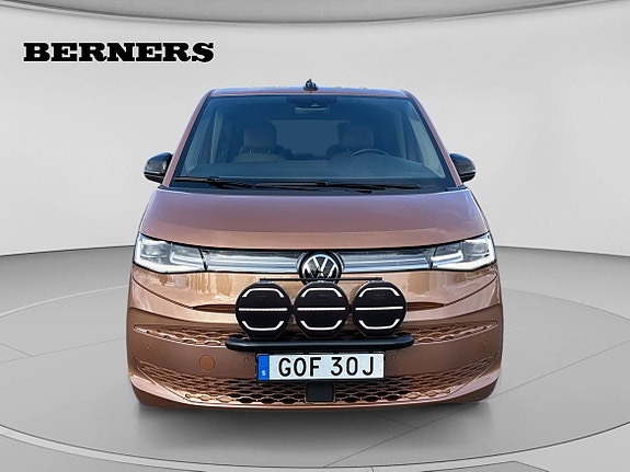 Volkswagen Multivan 8 of 17