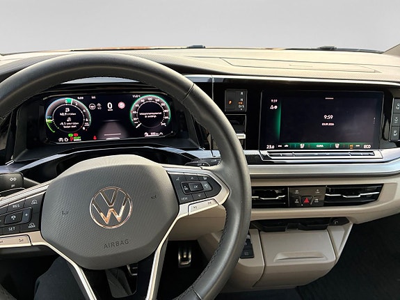 Volkswagen Multivan 10 of 17