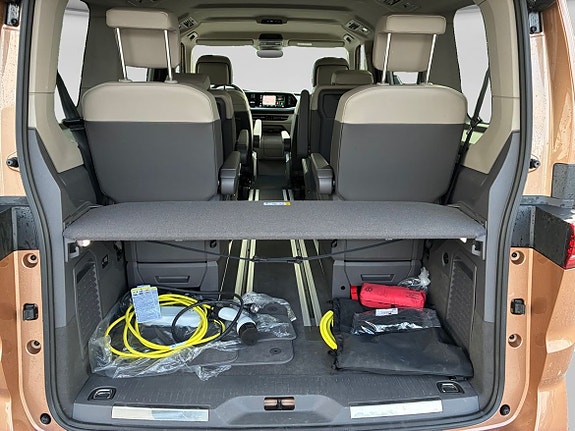 Volkswagen Multivan 14 of 17