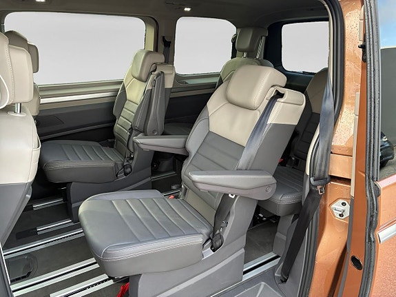 Volkswagen Multivan 13 of 17