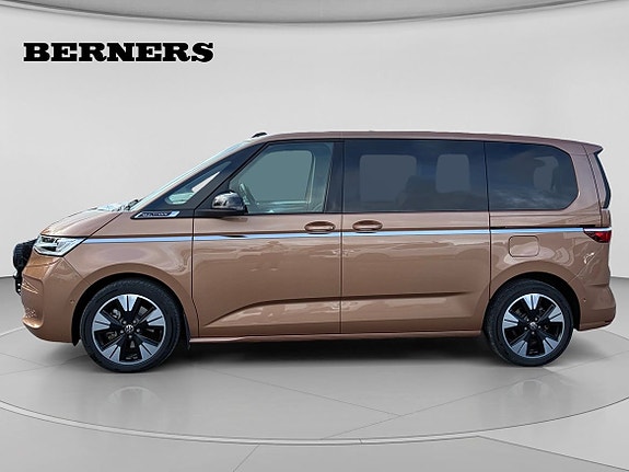 Volkswagen Multivan 2 of 17