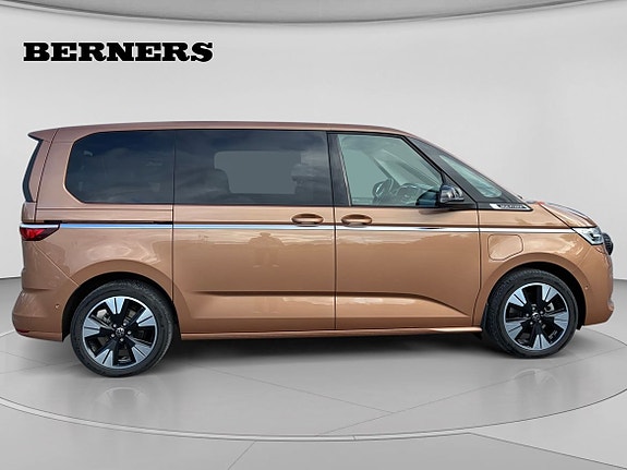 Volkswagen Multivan 6 of 17