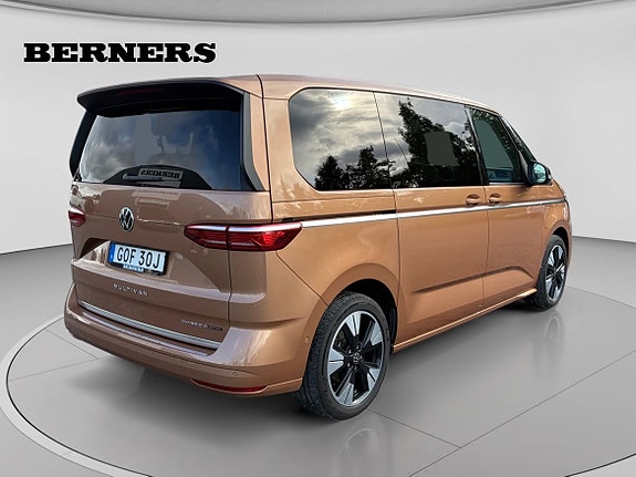 Volkswagen Multivan 5 of 17