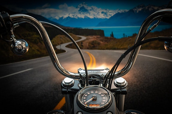 Harley-Davidson Dyna Street Bob FXDB 11 of 21