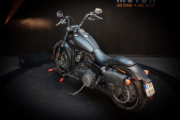 Harley-Davidson Dyna Street Bob FXDB 6 of 21
