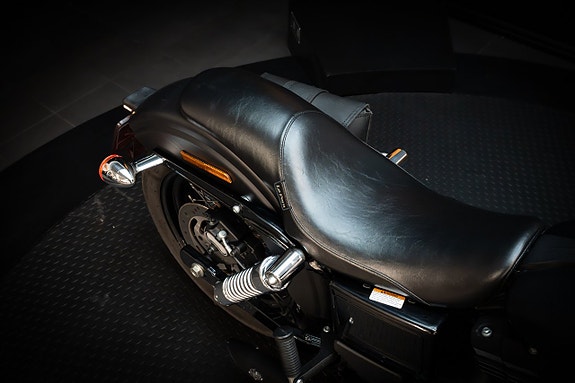 Harley-Davidson Dyna Street Bob FXDB 14 of 21