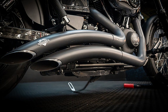 Harley-Davidson Dyna Street Bob FXDB 17 of 21