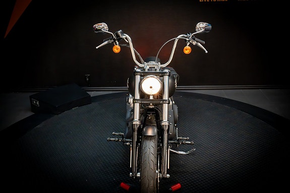 Harley-Davidson Dyna Street Bob FXDB 9 of 21