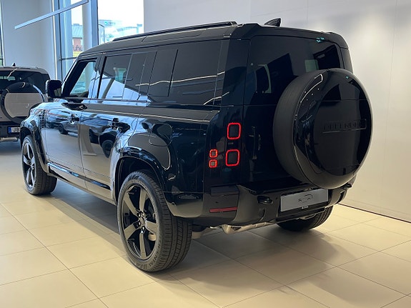 Land Rover Defender 110 4 of 6