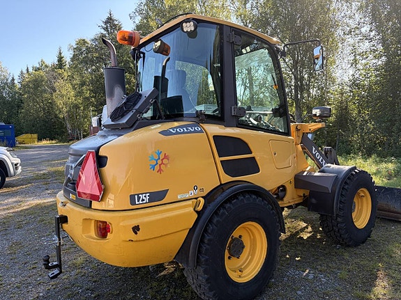 Volvo L25F 3 of 11