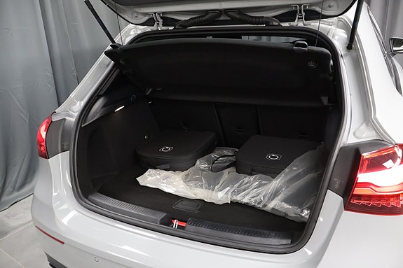 Mercedes-Benz A250 e 14 of 27