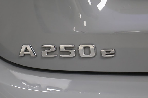 Mercedes-Benz A250 e 13 of 27