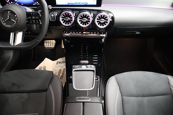 Mercedes-Benz A250 e 25 of 27