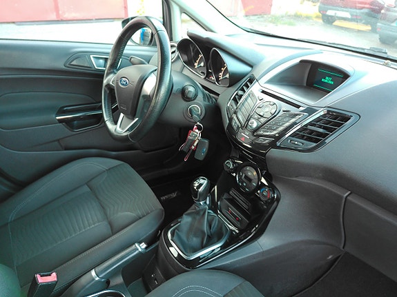 Ford Fiesta 9 of 15