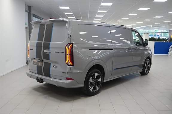 Ford Transit Custom 8 of 17