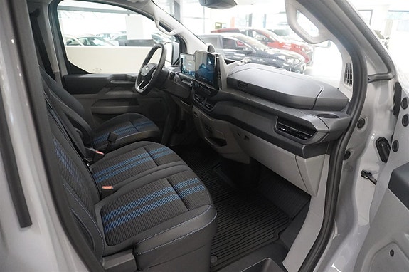 Ford Transit Custom 12 of 17