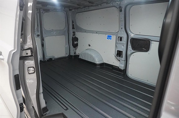 Ford Transit Custom 11 of 17