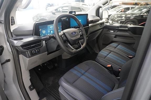 Ford Transit Custom 2 of 17