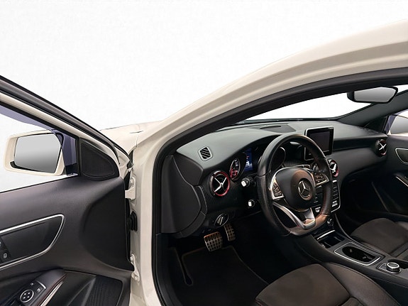 Mercedes-Benz A250 10 of 29