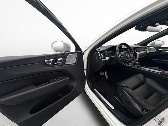 Volvo XC60 14 of 30