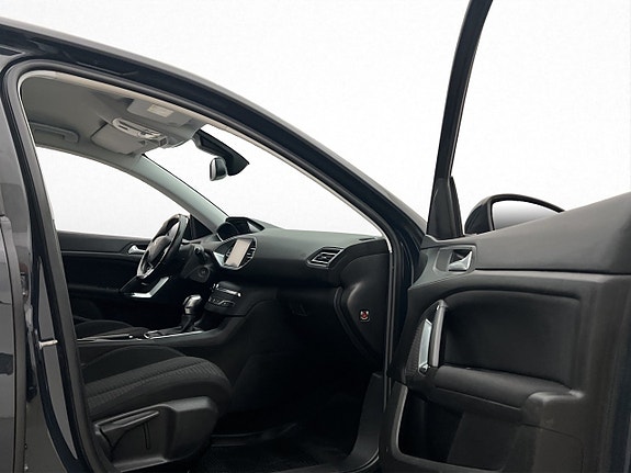 Peugeot 308 SW 13 of 29