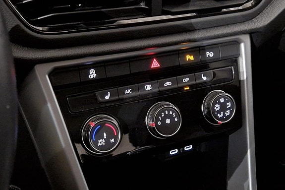 Volkswagen T-Roc 11 of 14