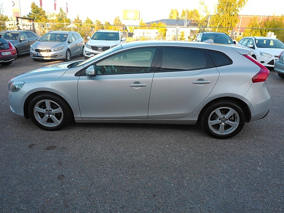 Volvo V40 11 of 12