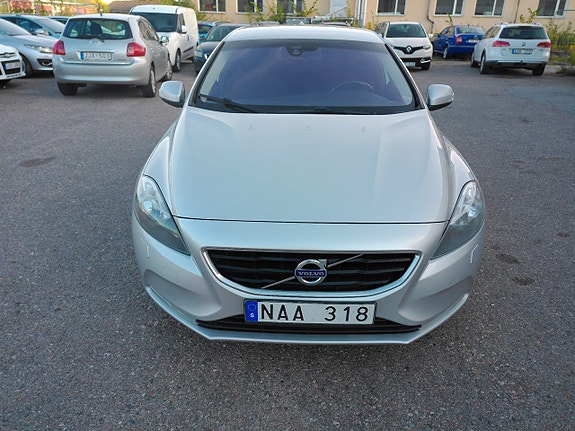 Volvo V40 12 of 12