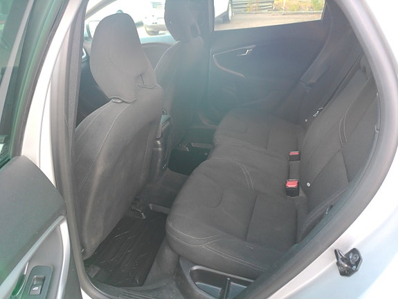Volvo V40 6 of 12