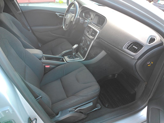 Volvo V40 7 of 12