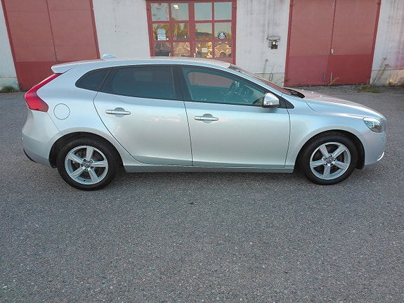 Volvo V40 9 of 12