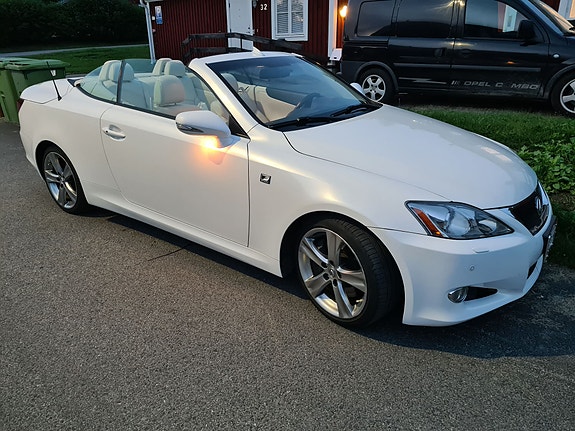 Lexus IS250C 3 of 7