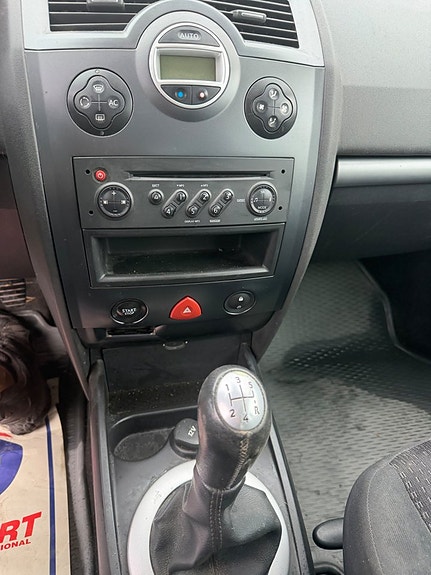 Renault Megane 21 of 28