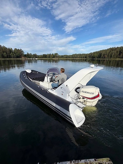 Grand 550S Silver Line – 2015 | Evinrude 115 hk | 250Tim 2 of 8