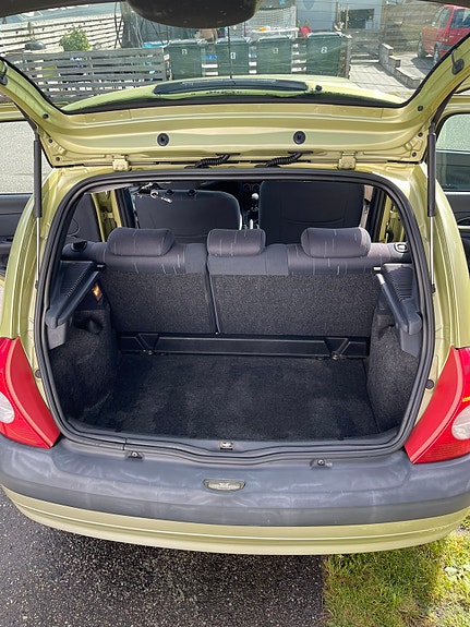 Renault Clio 11 of 12