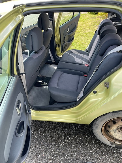 Renault Clio 2 of 12