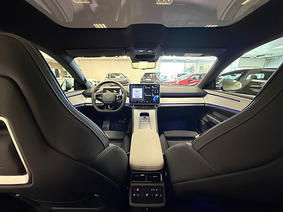 Polestar 4 16 of 19