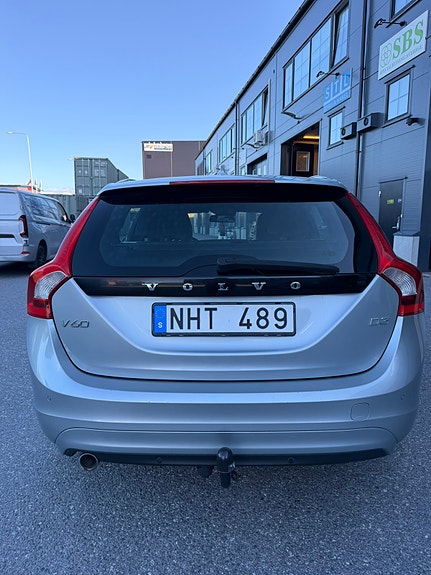 Volvo V60 4 of 15