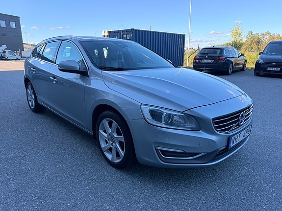 Volvo V60 2 of 15
