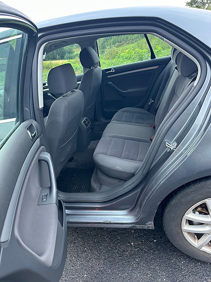 Volkswagen Jetta 5 of 7