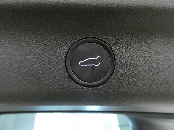 Tesla Model Y 18 of 23