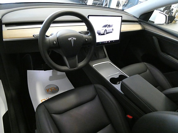Tesla Model Y 11 of 23