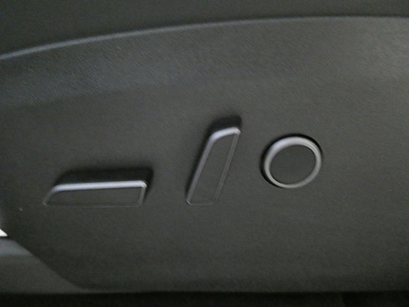 Tesla Model Y 19 of 23