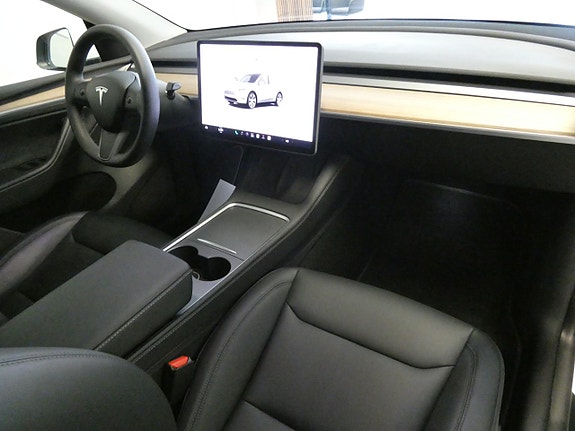 Tesla Model Y 12 of 23