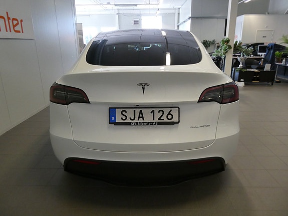 Tesla Model Y 6 of 23