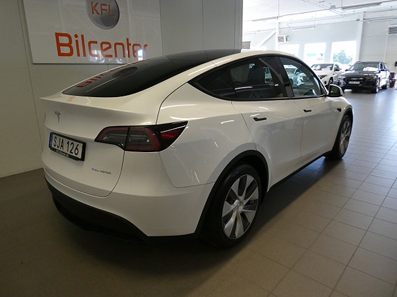Tesla Model Y 5 of 23
